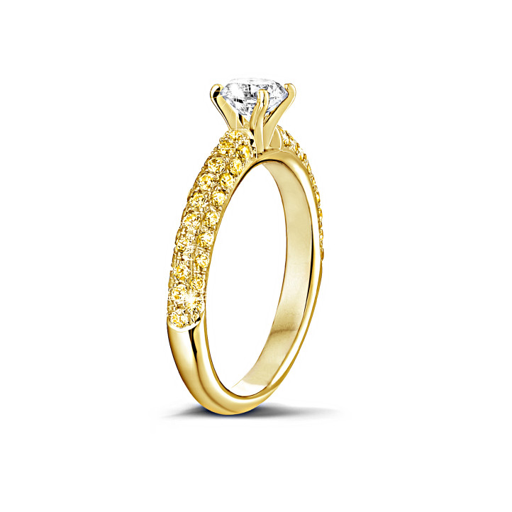 0.50 quilates anillo solitario (media banda) en oro amarillo con diamantes amarillos en los lados