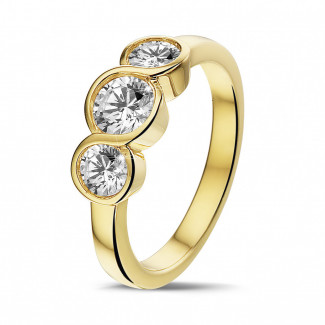 Compromiso - 0.95 quilates anillo trilogía en oro amarillo con diamantes redondos