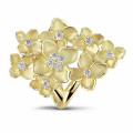 0.30 quilates anillo diamante diseño flor en oro amarillo