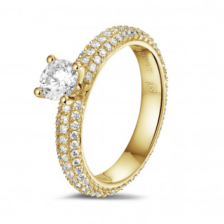 Compromiso - 0.50 quilates anillo solitario (banda completa) en oro amarillo con diamantes en los lados