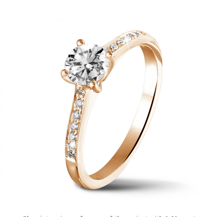 0.50 quilates anillo solitario en oro rojo con 4 uñas y diamantes en los lados