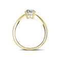 1.20 quilates anillo solitario en oro amarillo con un diamante ovalado