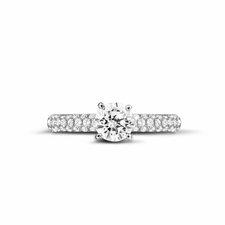 0.90 quilates anillo solitario (media banda) en platino con diamantes en los lados