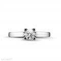 0.30 quilates anillo solitario diamante de oro blanco