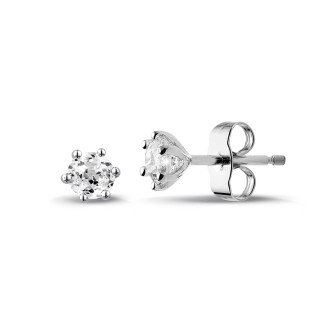 0.60 quilates pendientes diamantes clásicos en oro blanco con seis garras