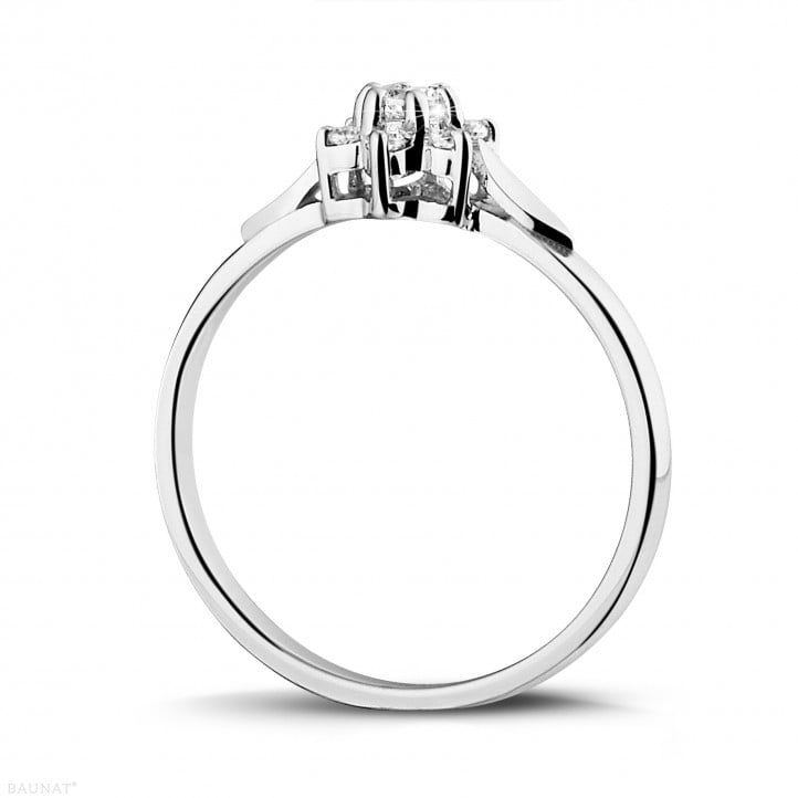 0.15 quilates anillo flor diamante en oro blanco