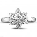 1.15 quilates anillo flor diamante en oro blanco