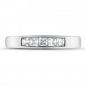 0.50 quilates alianza en oro blanco con diamantes talla princesa