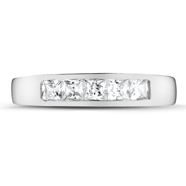 0.75 quilates alianza en oro blanco con diamantes talla princesa