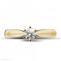 0.30 quilates anillo solitario diamante en oro amarillo