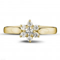 0.30 quilates anillo flor diamante en oro amarillo