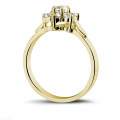 0.50 quilates anillo flor diamante en oro amarillo