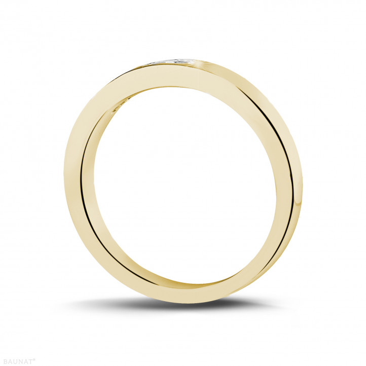 0.30 quilates alianza en oro amarillo con diamantes talla princesa
