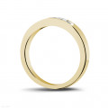 0.50 quilates alianza en oro amarillo con diamantes talla princesa