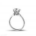 1.50 quilates anillo de platino de diamantes con diamantes en los lados