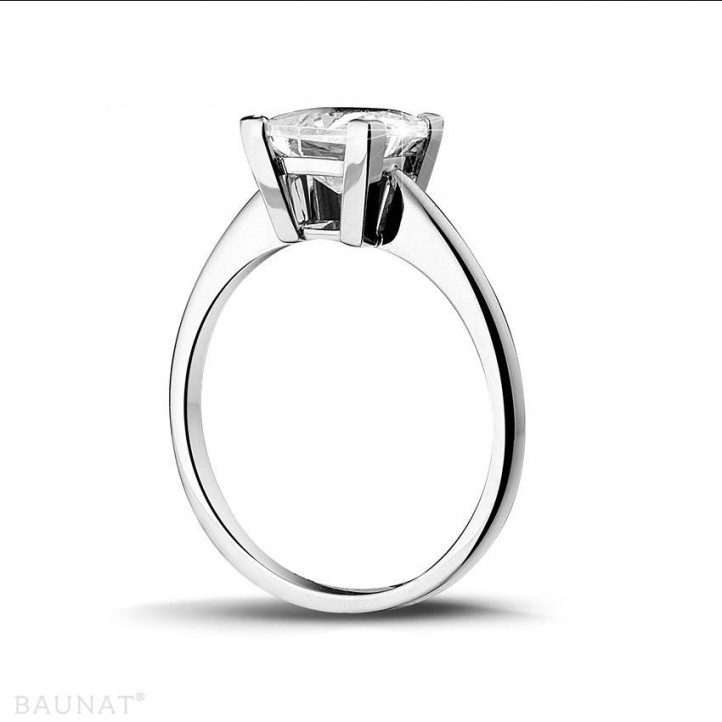 2.50 quilates anillo solitario en platino con diamante talla princesa