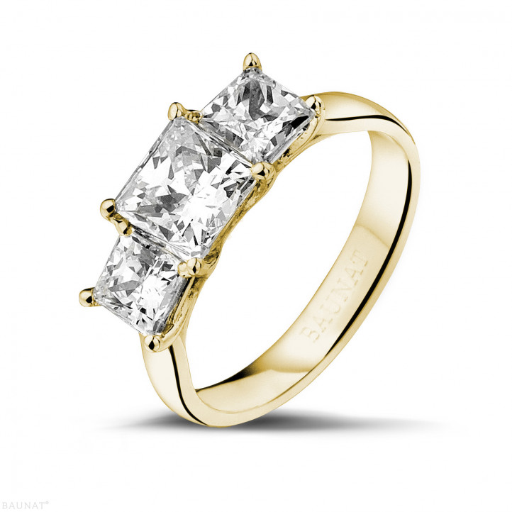 2.00 quilates anillo trilogía en oro amarillo con diamantes talla princesa