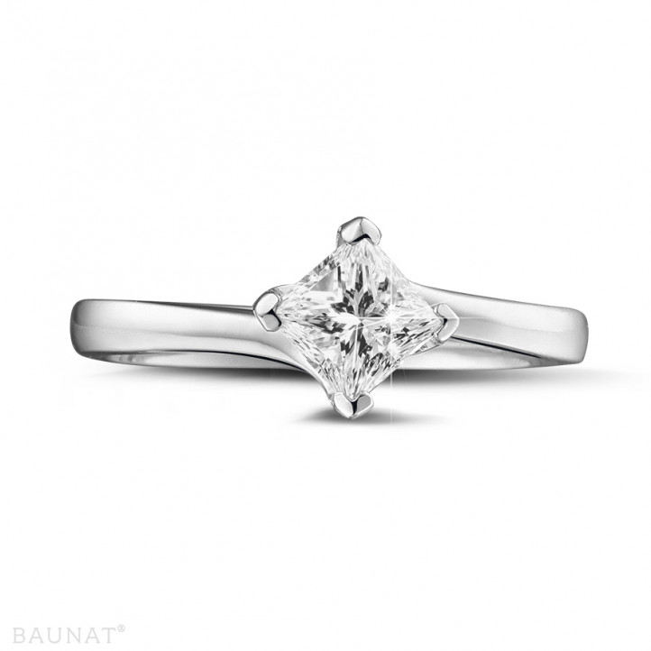 0.70 quilates anillo solitario en platino con diamante talla princesa