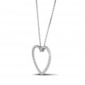 0.75 carat pendentif en forme de coeur en or blanc et diamants