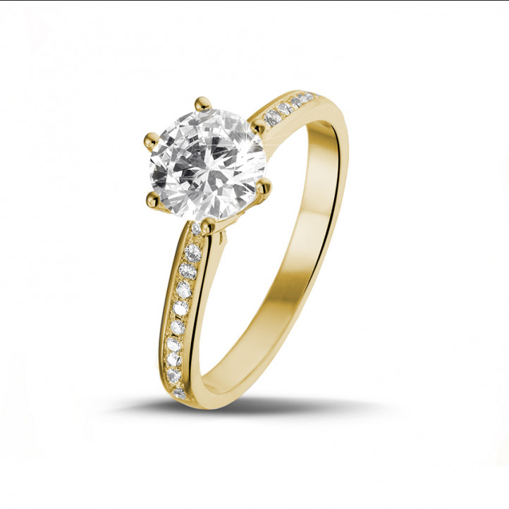 1.25 carats bague diamant solitaire en or jaune avec diamants sur les côtés