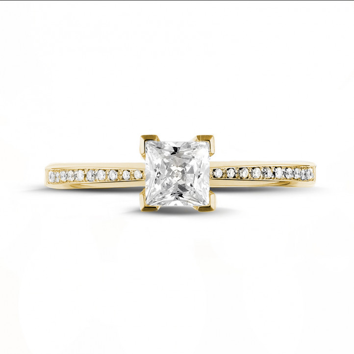 0.70 carat bague solitaire en or jaune avec diamant princesse et diamants sur les côtés