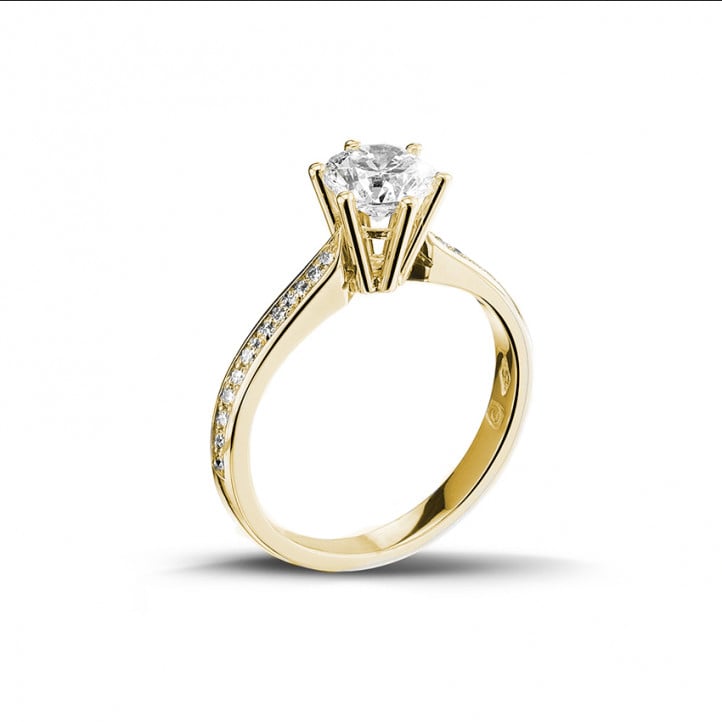 0.90 carats bague diamant solitaire en or jaune avec diamants sur les côtés
