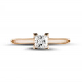 0.50 carat bague solitaire en or rouge avec diamant princesse