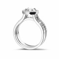 1.00 carats bague solitaire diamant en or blanc avec des diamants sur les côtés