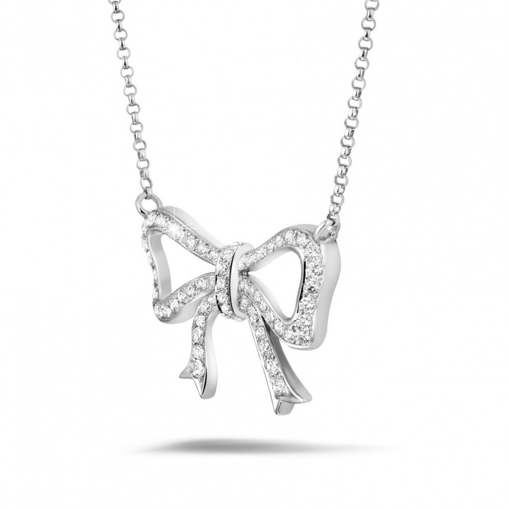 Collier nœud avec diamants en or blanc