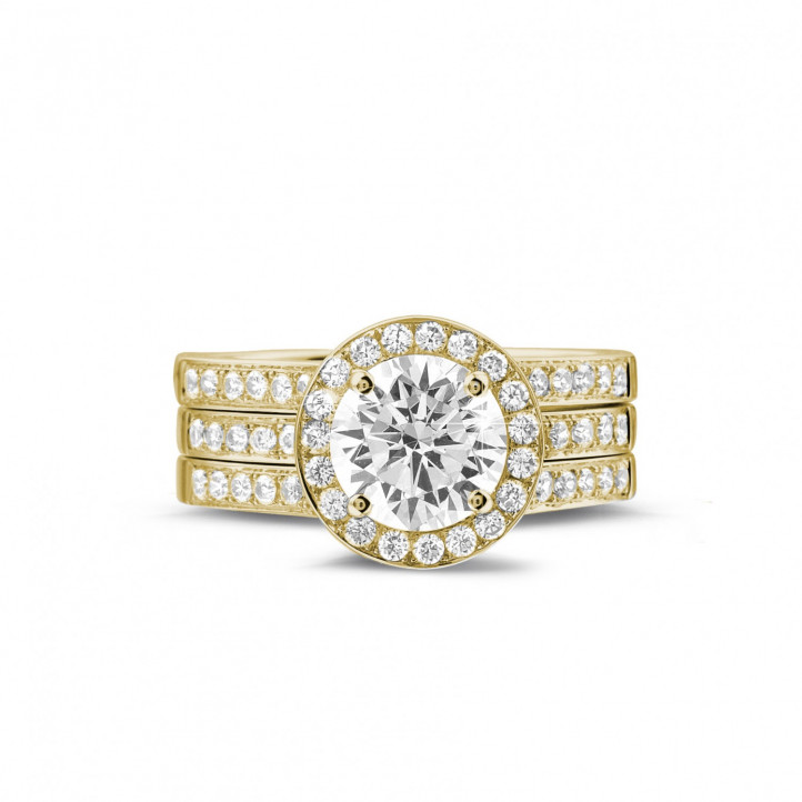 1.50 carats bague solitaire diamant en or jaune avec des diamants sur les côtés