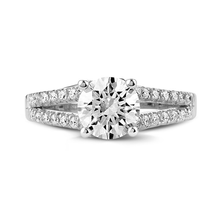 1.25 carat bague solitaire en platine avec diamants sur le côté