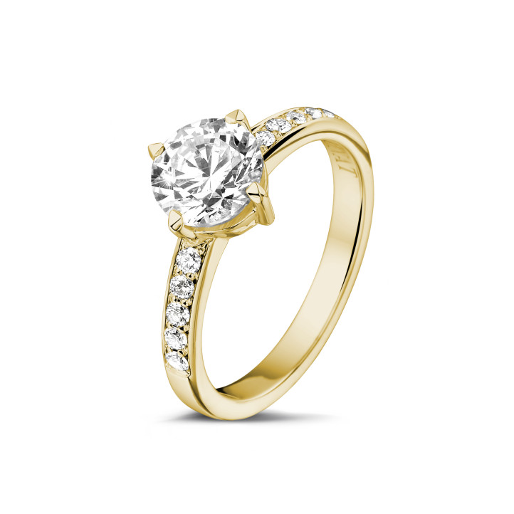 1.25 carats bague diamant solitaire en or jaune avec diamants sur les côtés