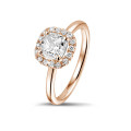 1.50 carats bague solitaire de type auréole avec un diamant coussin en or rouge avec diamants ronds