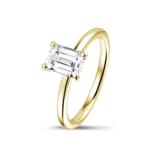 Fiançailles - 1.00 carat bague solitaire avec un diamant taille émeraude en or jaune