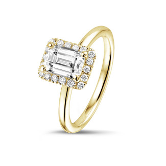 Bagues - 1.00 carats bague solitaire de type auréole avec un diamant taille émeraude en or jaune avec diamants ronds