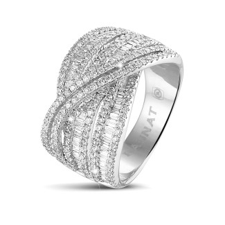1.35 carat bague en or blanc avec diamants ronds et baguettes (Disponible en taille 60)
