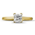 0.90 carat bague solitaire en or jaune avec diamant princesse