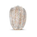 4.30 carat bague en or rouge avec des petits diamants ronds