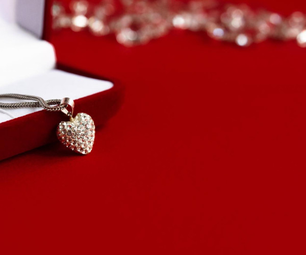 Quel bracelet or blanc offrir à sa femme pour la Saint-Valentin ?