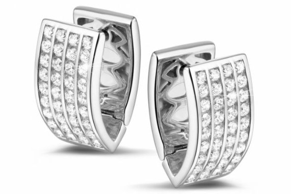 Du diamant brut aux boucles d'oreilles en diamant