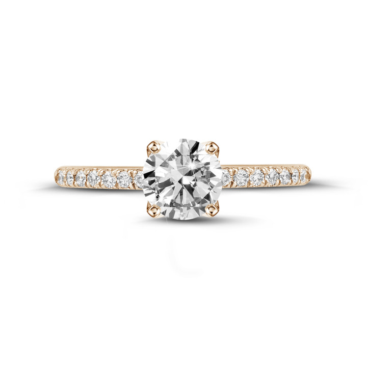 0.50 carat bague solitaire en or rouge avec diamants sur les côtés