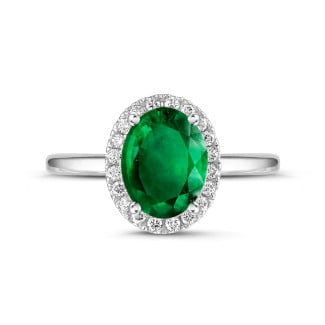 Fiançailles - Bague de type auréole en or blanc avec une émeraude ovale