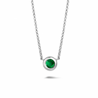 Colliers - Pendentif satellite en or blanc avec une émeraude ronde