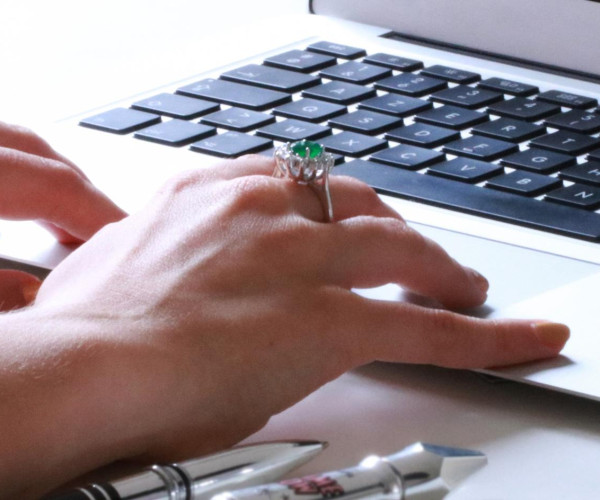 Woman buys diamond jewellery online from BAUNAT