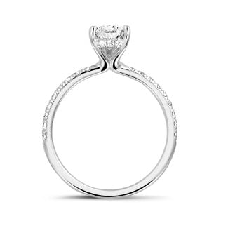 Fiançailles - 0.70 carats bague solitaire avec un diamant en forme de poire et un halo caché en or jaune