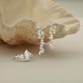 1.00 carat bague solitaire en grappe avec un diamant marquise en or jaune