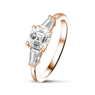 2.00 carat Bague trilogie en or rouge avec un diamant de taille Asscher et deux diamants baguettes de forme conique