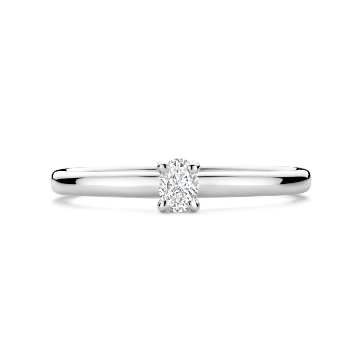 Bague solitaire de 0,15 carat avec un diamant taille ovale en or blanc