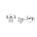 Boucles d'oreilles solitaires de 0,30 carat avec diamants taille Asscher en or blanc