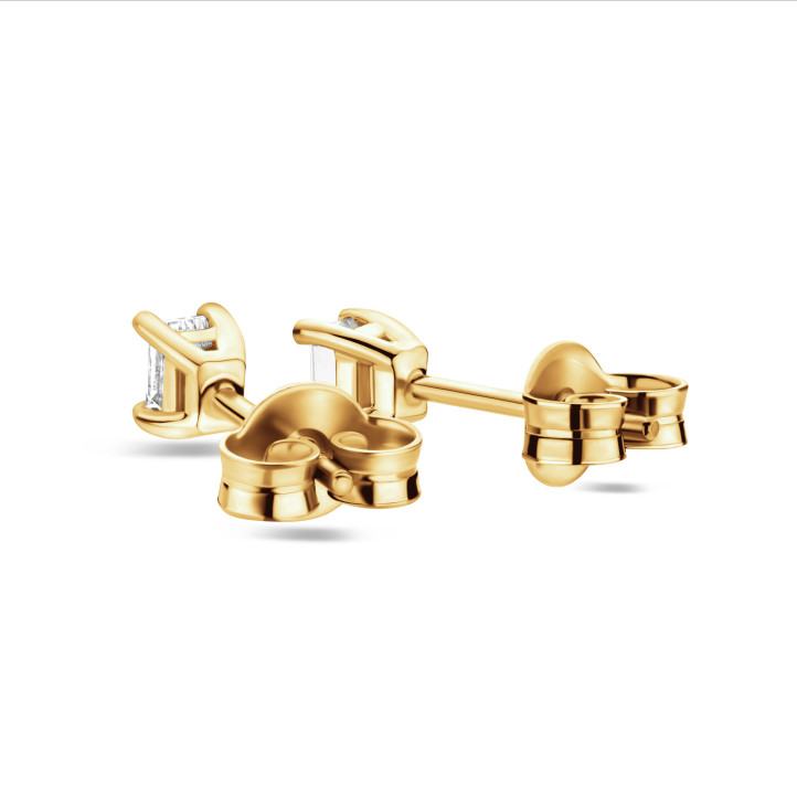 Boucles d'oreilles solitaires de 0,30 carat avec diamants taille émeraude en or jaune